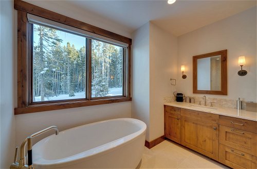 Photo 32 - Custom Ski-in/out Chalet With Hot Tub & Wet Bars