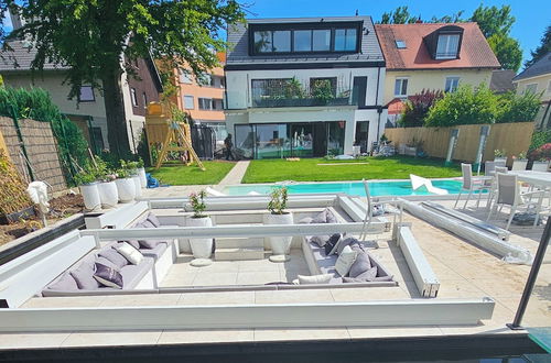 Foto 46 - Luxus Neubau 170m2 Loft mit Pool Garten