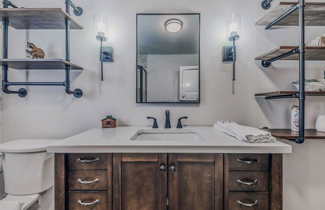 Midtown Lodge - Photo 9