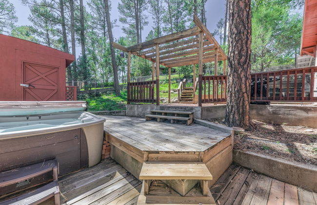 Midtown Lodge - Photo 6