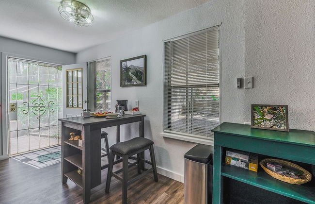 Midtown Lodge - Photo 11