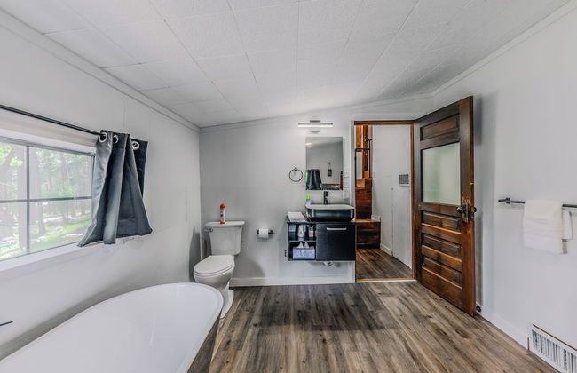 Midtown Lodge - Photo 16