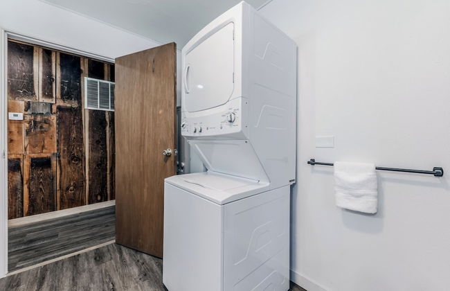 Midtown Lodge - Photo 1