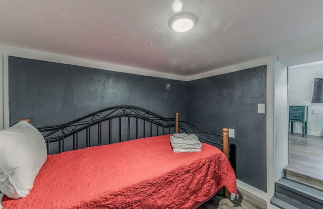 Midtown Lodge - Photo 17