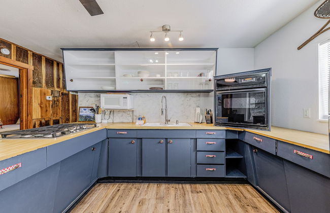 Midtown Lodge - Photo 8