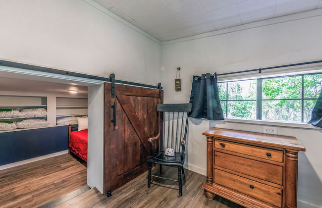 Midtown Lodge - Photo 15