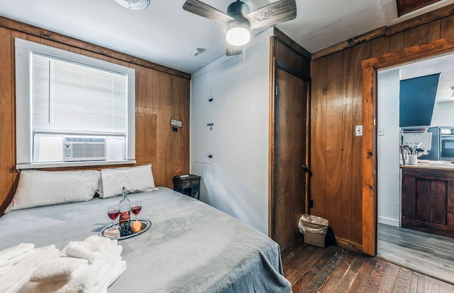 Midtown Lodge - Photo 13