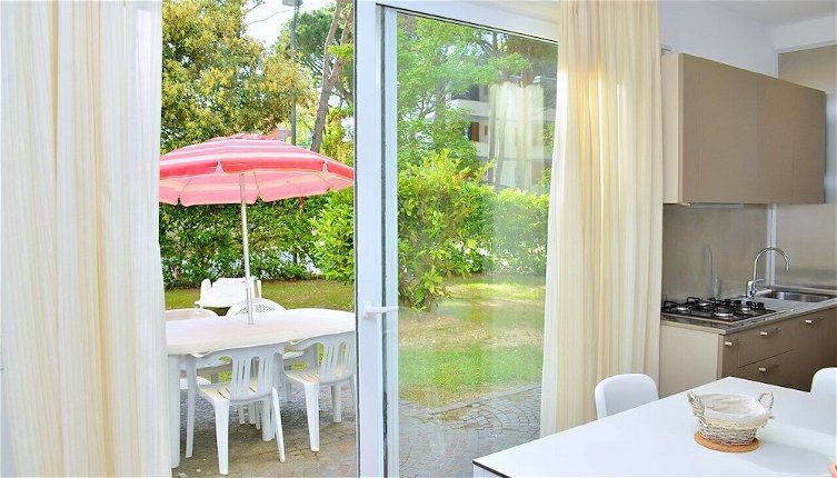 Photo 1 - Lovely Flat With Private Garden Next to the Beach