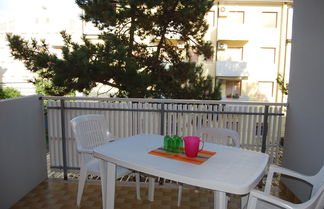 Photo 1 - Welcoming Flat for 6 Guests Next to the Beach