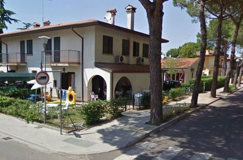 Photo 16 - Amazing Villa With Private Garden in Bibione