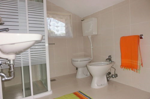 Photo 9 - Beautiful Flat 250m From the Beach for 8 Guests