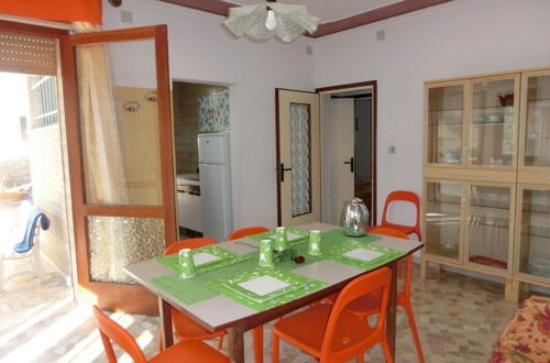 Foto 14 - Beautiful Flat 250m From the Beach for 8 Guests