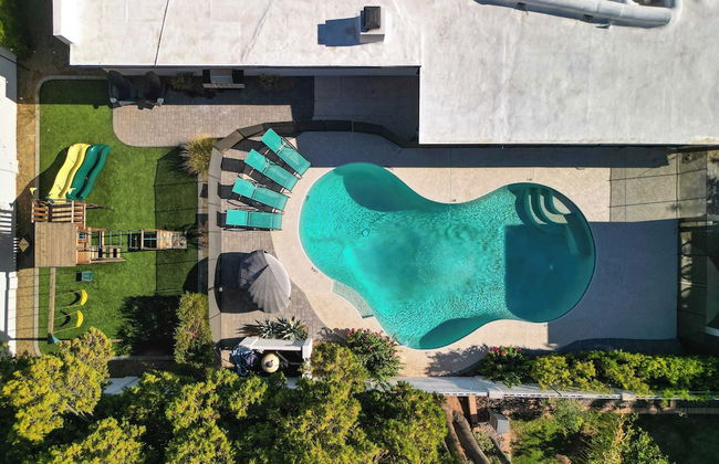 Backyard Pool, Puttinggreen, Playground Modern 5bdr White Agate by Avantstay - Foto 43