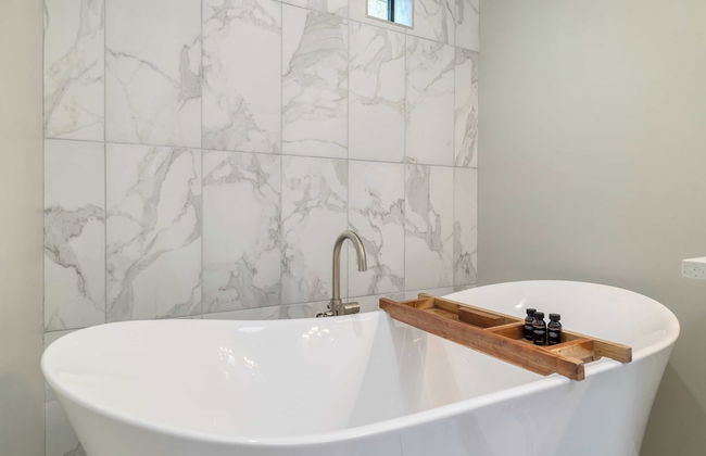 Backyard Pool, Puttinggreen, Playground Modern 5bdr White Agate by Avantstay - Foto 20