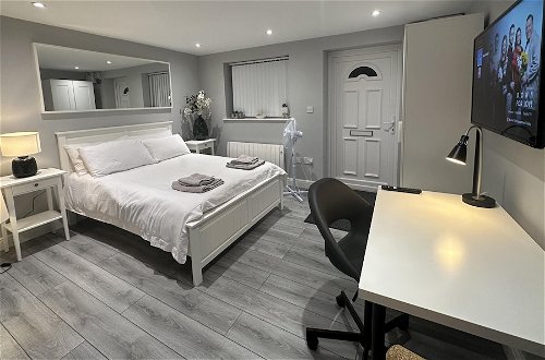 Photo 3 - Beautiful 1-bed Modern Luxury Apartment in Luton