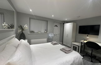 Photo 2 - Beautiful 1-bed Modern Luxury Apartment in Luton