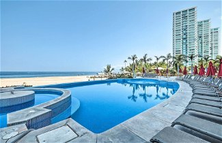 Foto 1 - Beachfront Resort Condo w/ Wraparound Balcony
