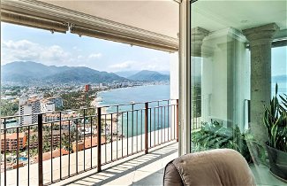 Foto 3 - Beachfront Resort Condo w/ Wraparound Balcony