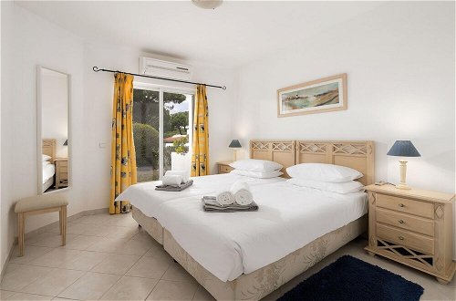 Photo 4 - Charming Albufeira Apartment by Ideal Homes