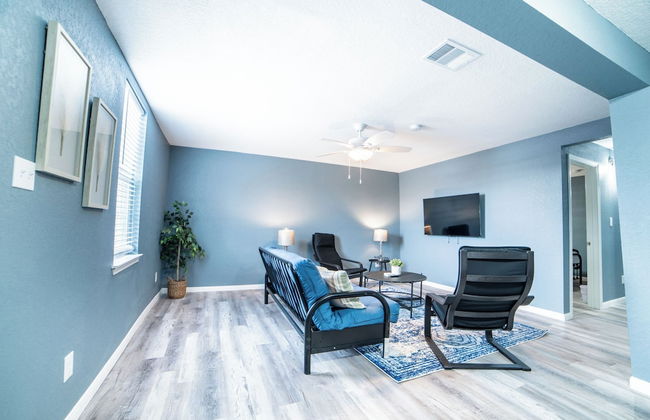 Fascinating 2br/1ba Near Festive DT and Riverwalk - Photo 10