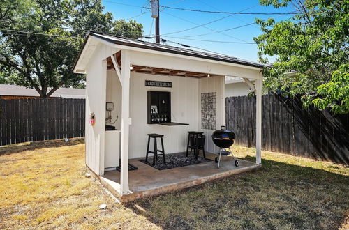 Foto 23 - Gorgeous Haus With Outdoor Bar Room and Fire Pit