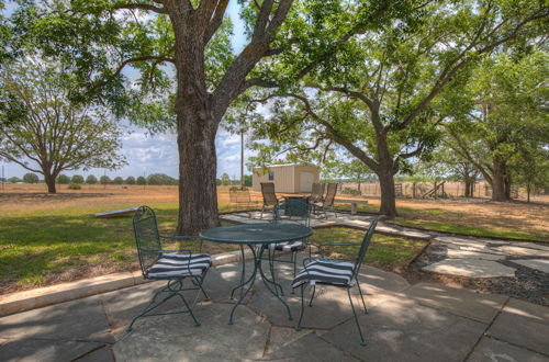 Photo 36 - Spacious Home - Fire Pit, BBQ and Outdoor Seating