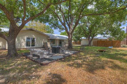 Photo 45 - Spacious Home - Fire Pit, BBQ and Outdoor Seating