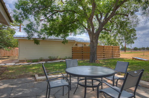 Photo 38 - Spacious Home - Fire Pit, BBQ and Outdoor Seating