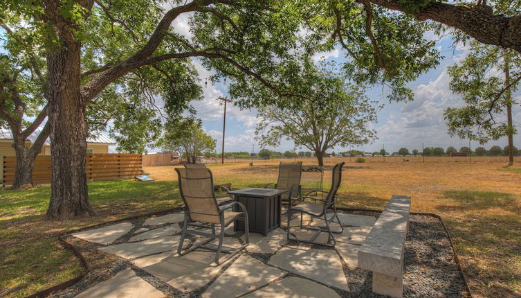 Photo 1 - Spacious Home - Fire Pit, BBQ and Outdoor Seating