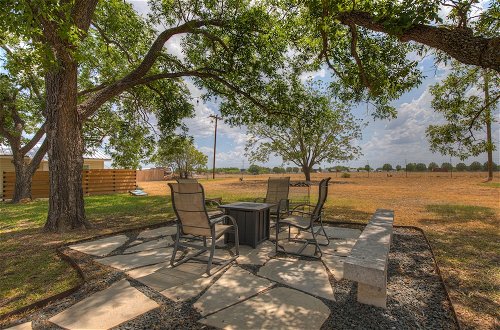 Photo 36 - Spacious Home - Fire Pit, BBQ and Outdoor Seating