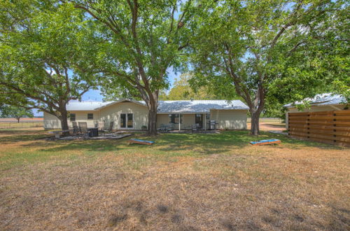 Photo 48 - Spacious Home - Fire Pit, BBQ and Outdoor Seating