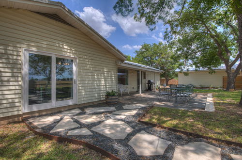 Photo 29 - Spacious Home - Fire Pit, BBQ and Outdoor Seating