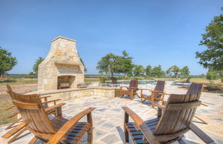 Photo 1 - Luxury Ranch W/pool-hot Tub-near Fred