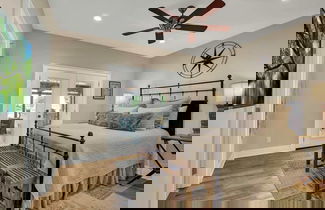 Foto 3 - Luxury Ranch W/pool-hot Tub-near Fred!