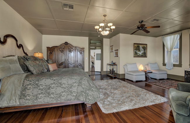 Beautiful and Unique Home With Fireplace and Pool! - Foto 18