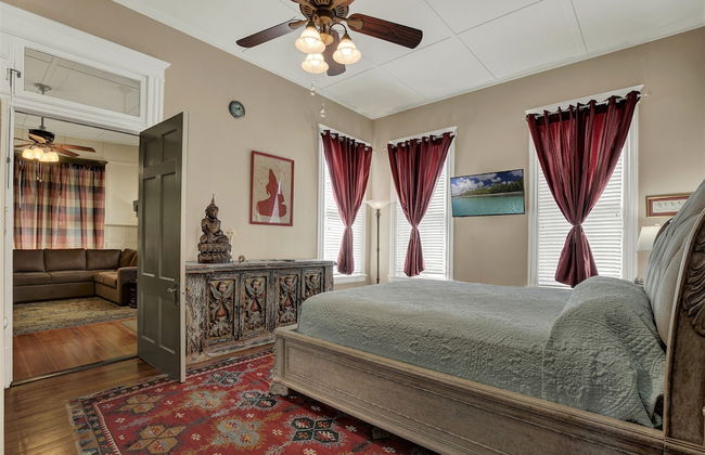 Beautiful and Unique Home With Fireplace and Pool! - Foto 11