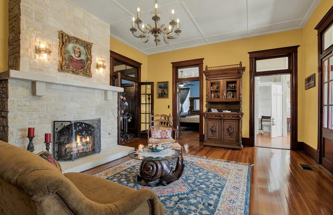 Beautiful and Unique Home With Fireplace and Pool! - Foto 19