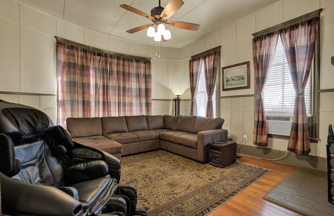Beautiful and Unique Home With Fireplace and Pool! - Foto 13