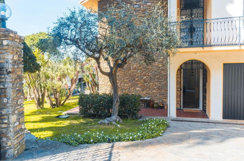 Photo 21 - Lemon Apartment With Garden and Sea View by Wonderful Italy