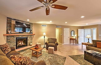 Foto 3 - Lovely Phoenix Home w/ Expansive Patio & Fire Pit