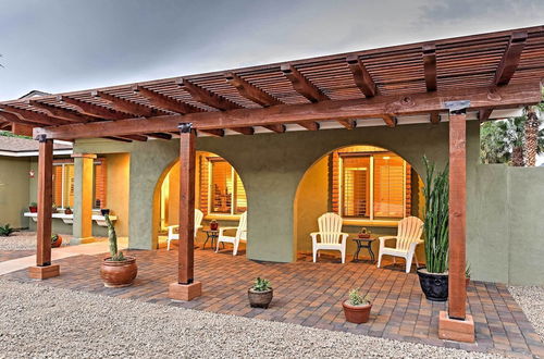 Foto 4 - Lovely Phoenix Home w/ Expansive Patio & Fire Pit