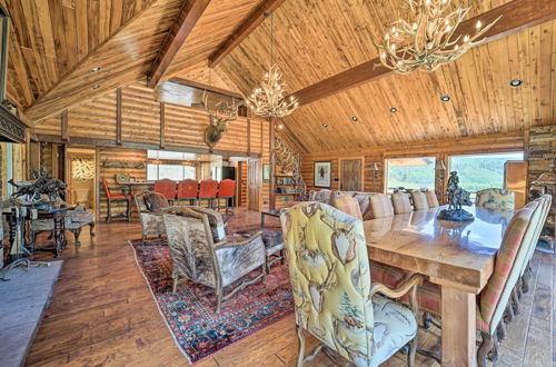 Foto 23 - Expansive Ranch w/ Views, Hot Tub & Game Room