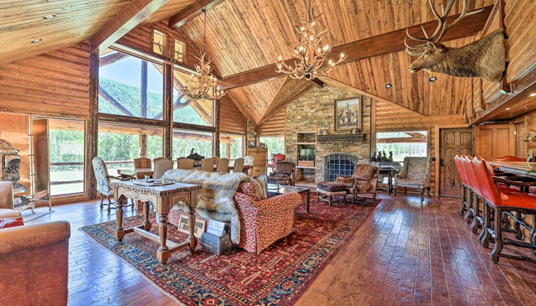 Foto 1 - Expansive Ranch w/ Views, Hot Tub & Game Room