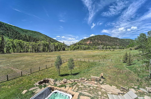 Foto 24 - Expansive Ranch w/ Views, Hot Tub & Game Room