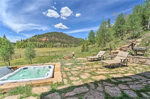 Foto 15 - Expansive Ranch w/ Views, Hot Tub & Game Room