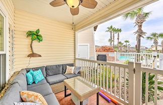 Foto 1 - Sunny Townhome w/ Pool Access ~ 1 Mi to Beach