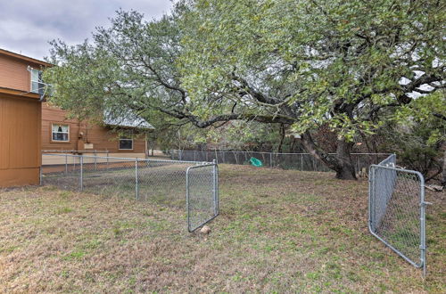 Foto 3 - Dripping Springs Home w/ Deck, Near Wedding Venue