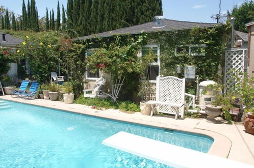 Photo 20 - Charming Culver City Cottage w/ Shared Pool+garden