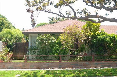 Photo 5 - Charming Culver City Cottage w/ Shared Pool+garden