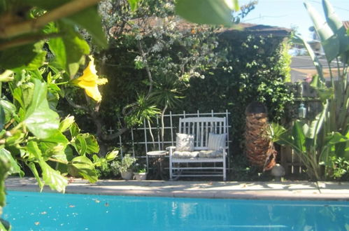 Foto 13 - Charming Culver City Cottage w/ Shared Pool+garden